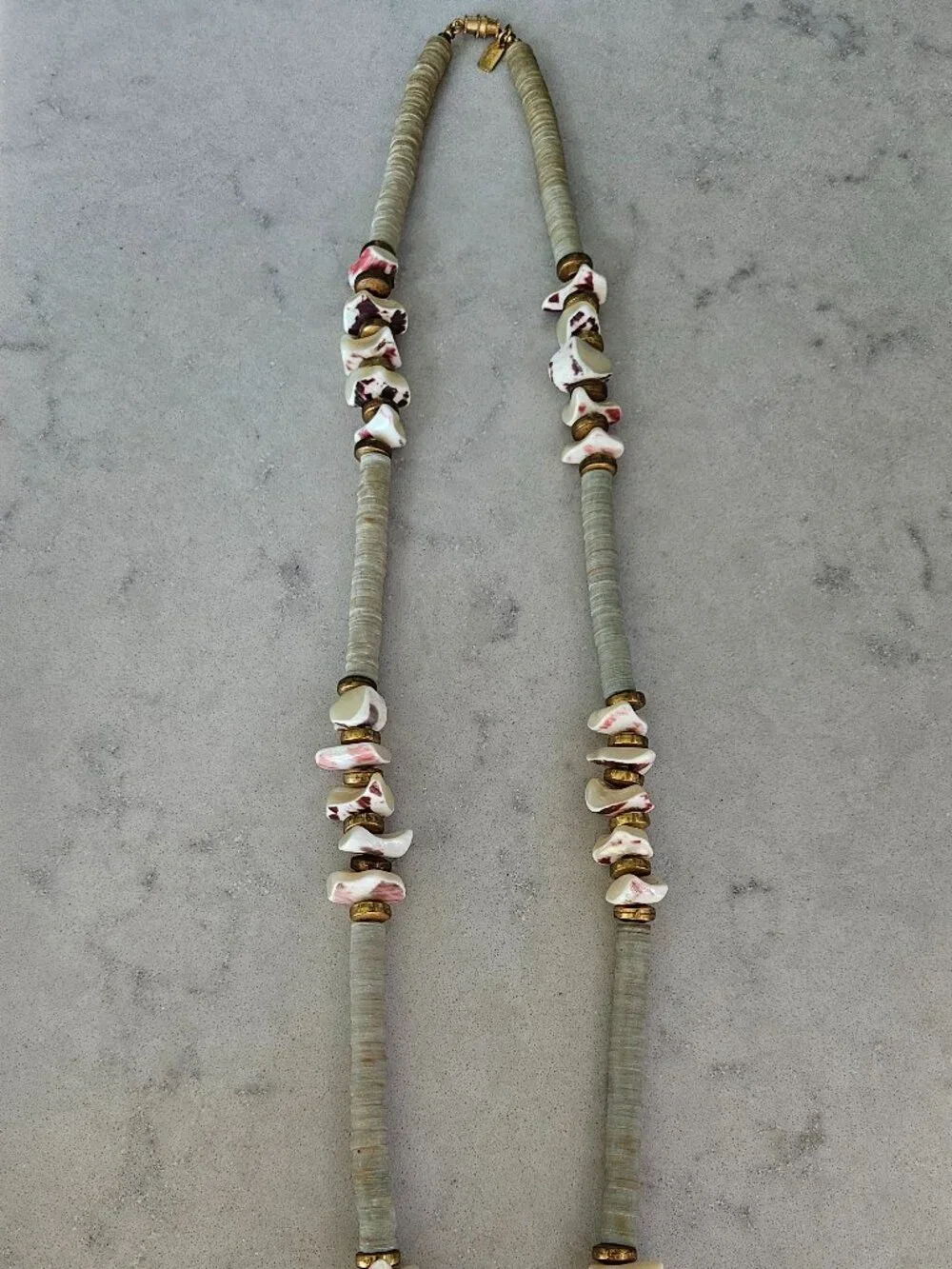 RARE AND VINTAGE KENNETH LANE PUKA / HEISHA SHELL NECKLACE WITH SHELL FRAGMENTS